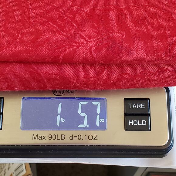 Better Homes Oval Tablecloth Red Damask 60x84 Christmas Holiday Winter New - Picture 10 of 10